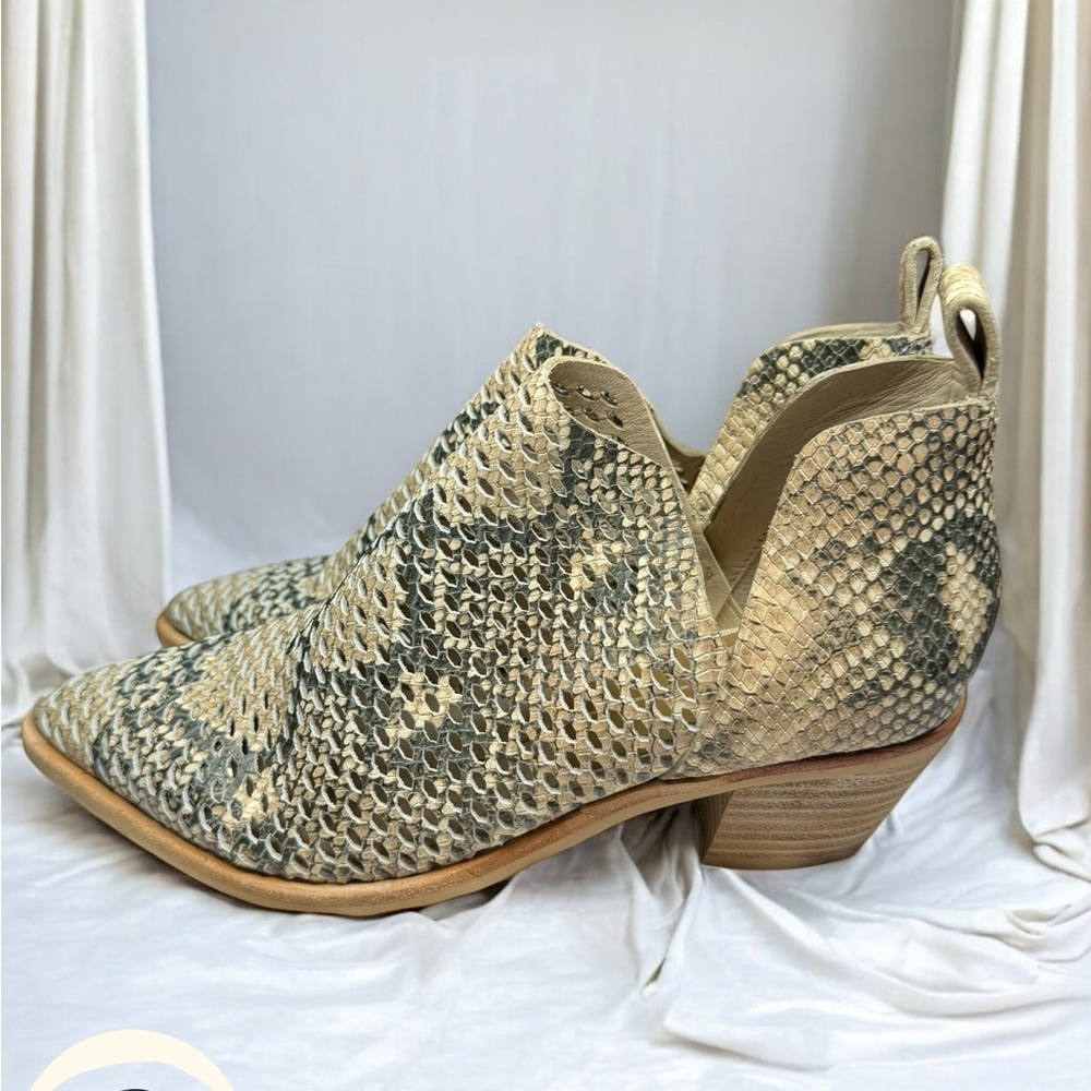 Dolce Vita Boots  size 6.5 Western Booties Pointed Toe Block Heel - Picture 3 of 9